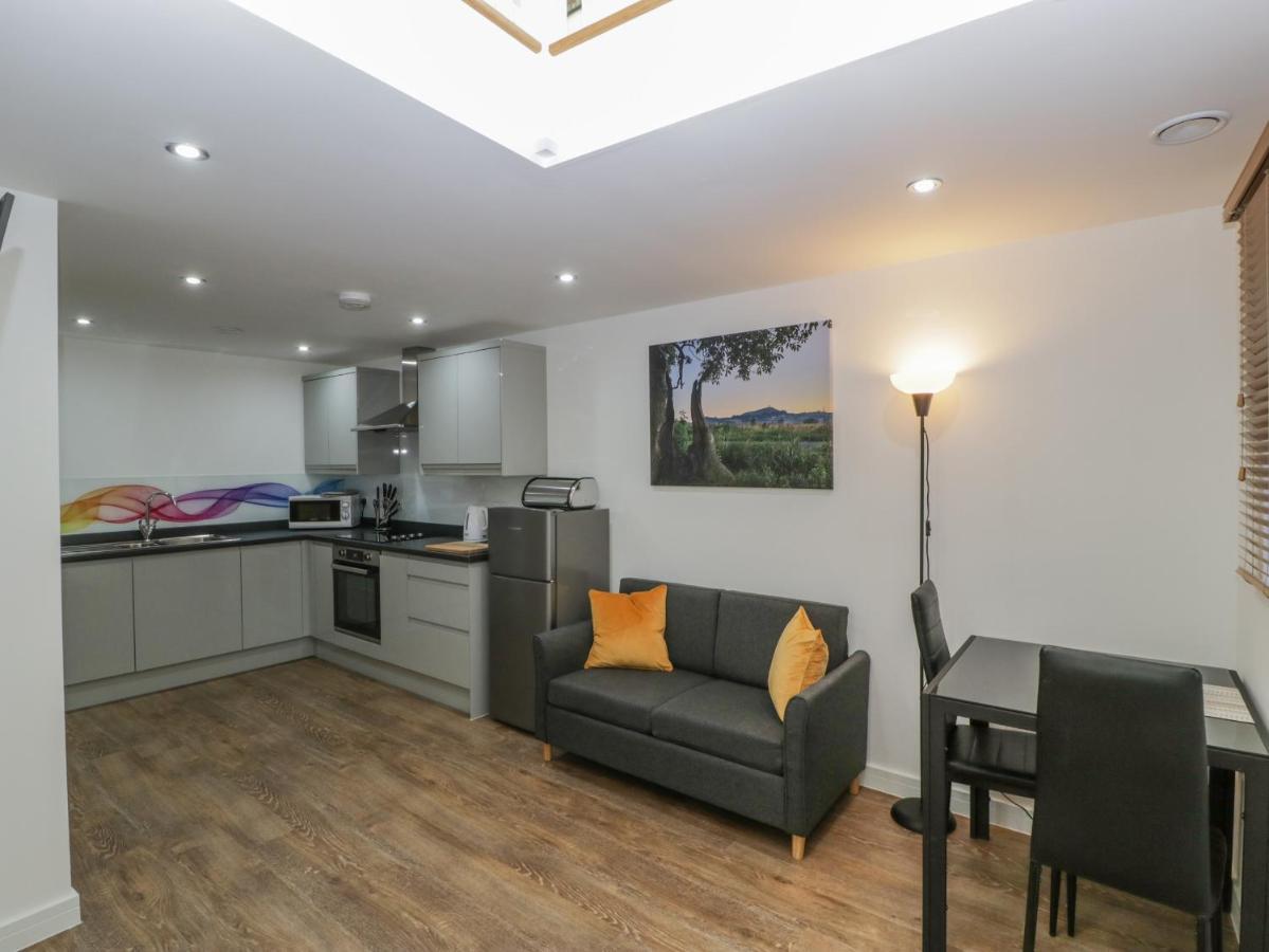 3 The Vaults Apartment กลาสตันเบอรี ภายนอก รูปภาพ