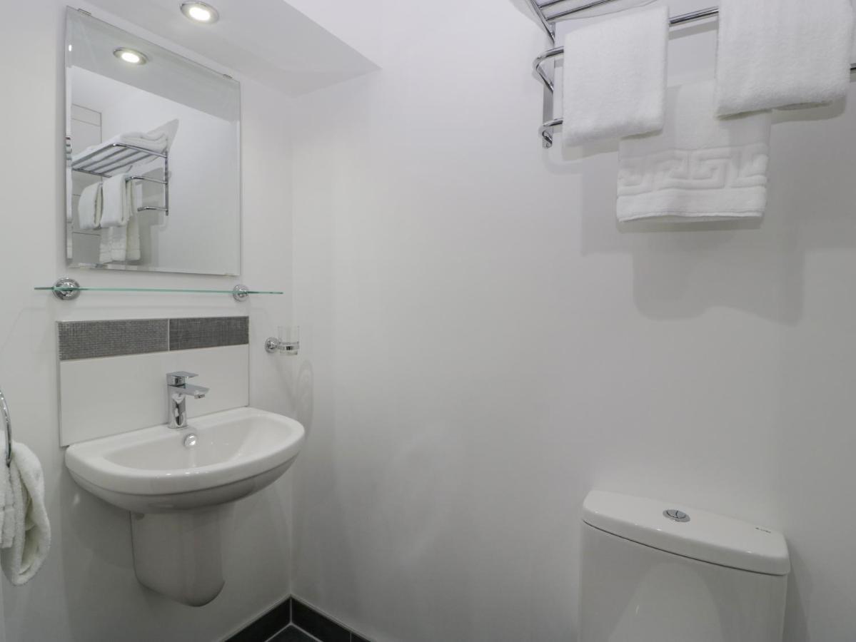 3 The Vaults Apartment กลาสตันเบอรี ภายนอก รูปภาพ